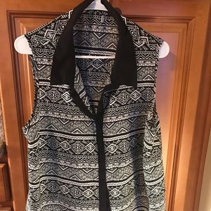 Plus size Black, white sleeveless blouse, size 2x